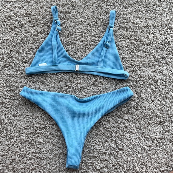 NWOT** Chic bikini set - Picture 2 of 3